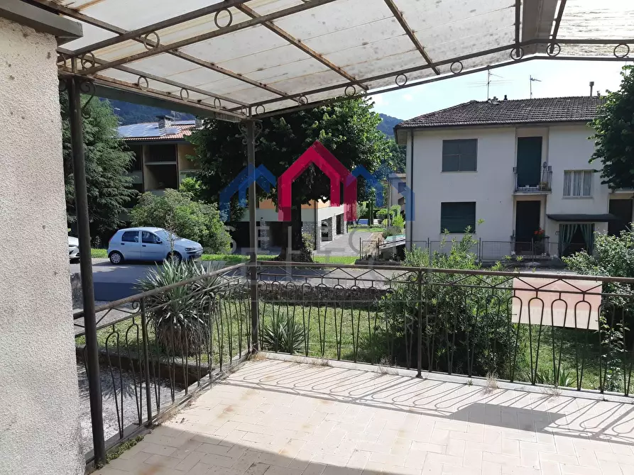 Immagine 3 di Casa semindipendente in vendita  a Borgo A Mozzano