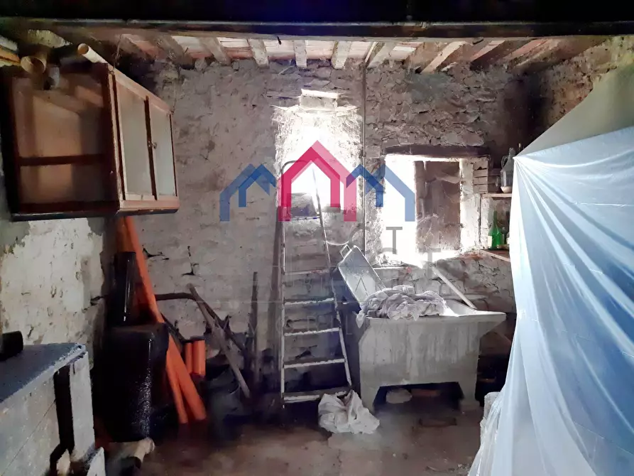 Immagine 17 di Casa semindipendente in vendita  a Borgo A Mozzano