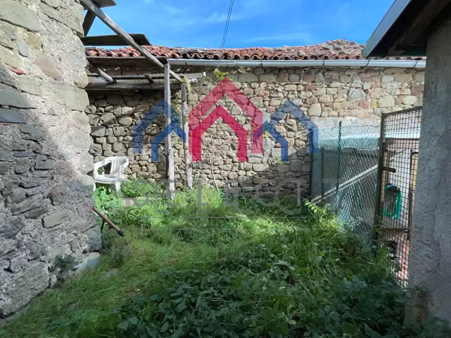 Immagine 14 di Appartamento in vendita  a Minucciano