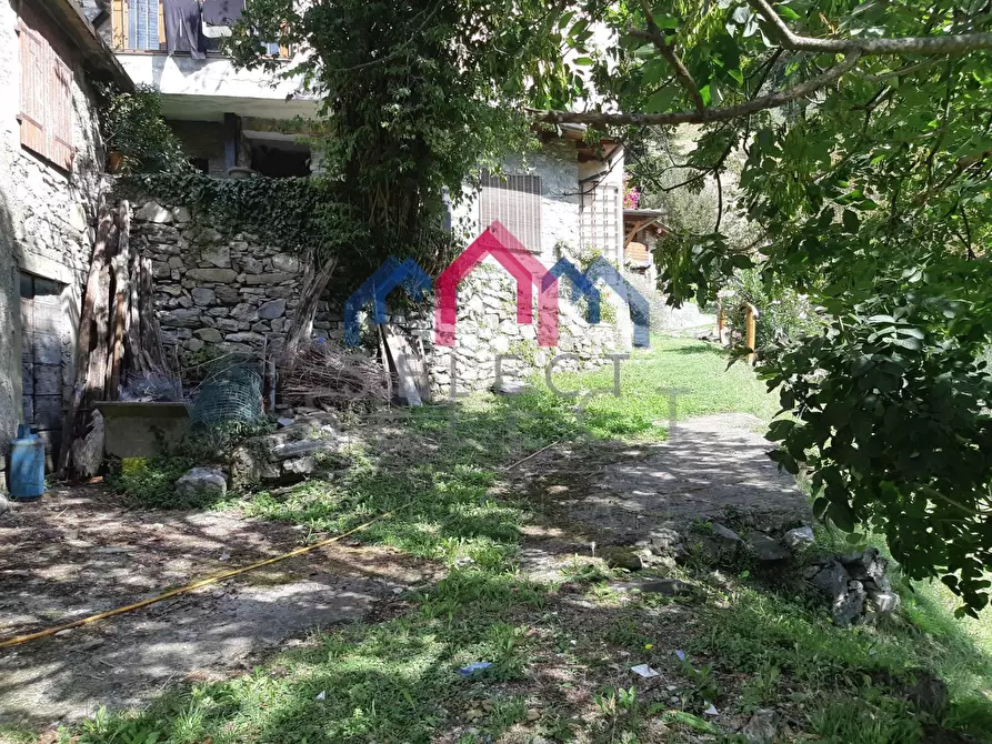 Immagine 71 di Rustico / casale in vendita  a Fabbriche Di Vergemoli