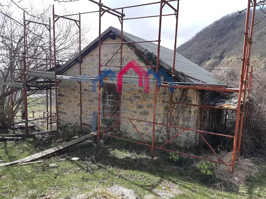 Immagine 51 di Rustico / casale in vendita  a Fabbriche Di Vergemoli