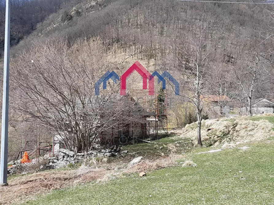 Immagine 53 di Rustico / casale in vendita  a Fabbriche Di Vergemoli