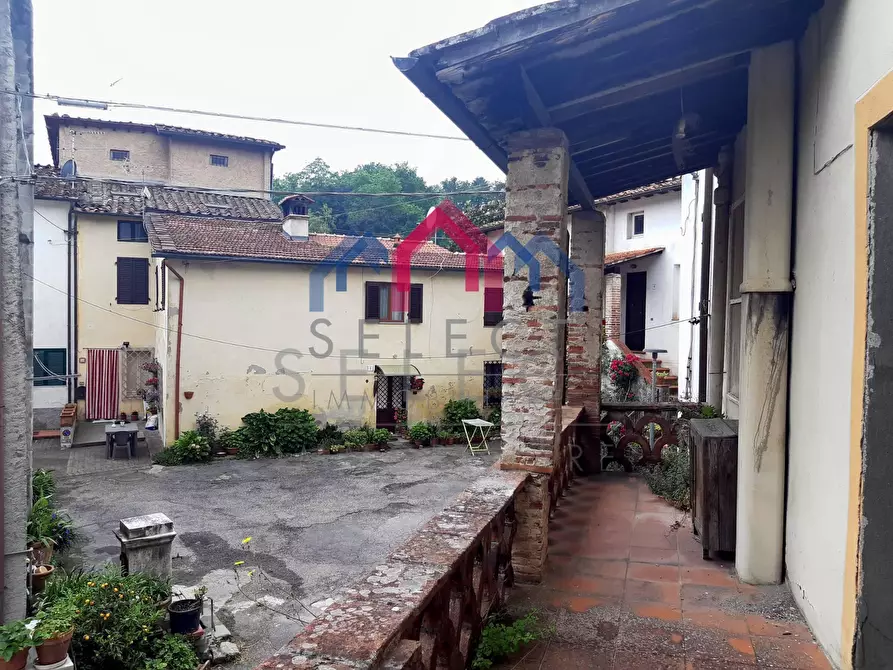 Immagine 50 di Casa semindipendente in vendita  a Borgo A Mozzano