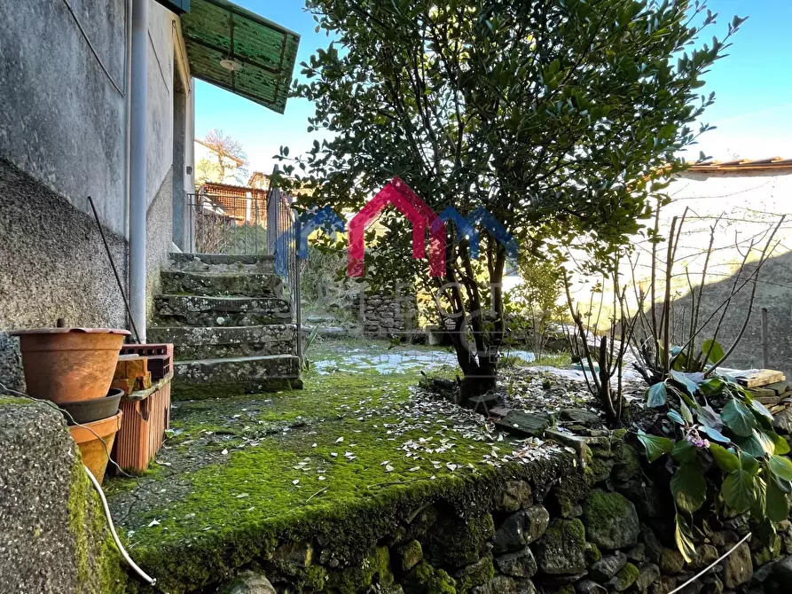 Immagine 49 di Casa semindipendente in vendita  a Borgo A Mozzano
