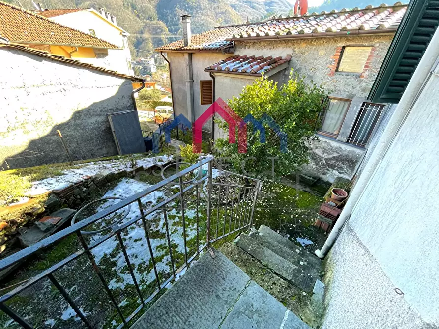 Immagine 51 di Casa semindipendente in vendita  a Borgo A Mozzano