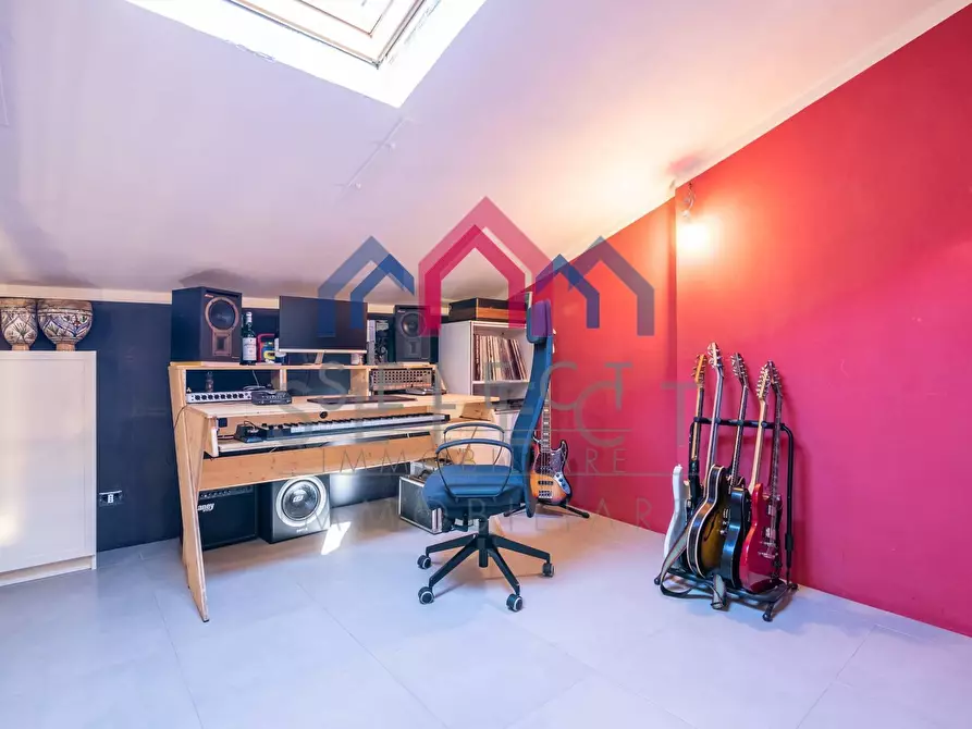 Immagine 49 di Palazzo in vendita  a Borgo A Mozzano