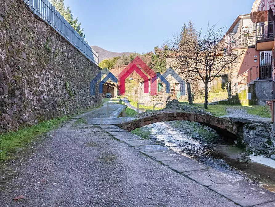 Immagine 59 di Palazzo in vendita  a Borgo A Mozzano