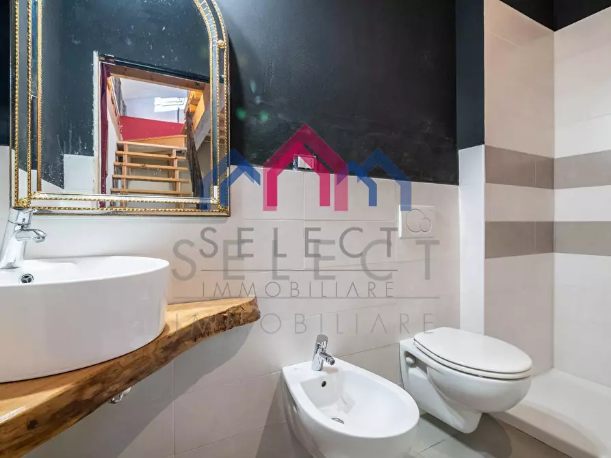 Immagine 56 di Palazzo in vendita  a Borgo A Mozzano