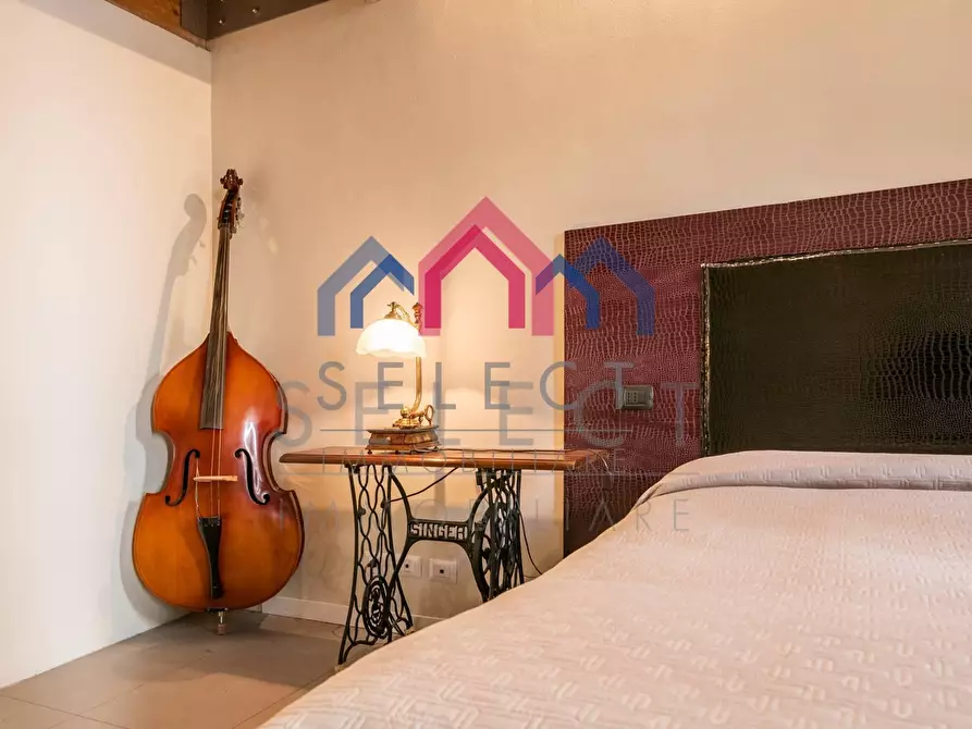 Immagine 41 di Palazzo in vendita  a Borgo A Mozzano