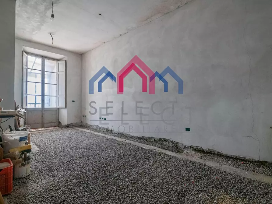 Immagine 26 di Palazzo in vendita  a Borgo A Mozzano