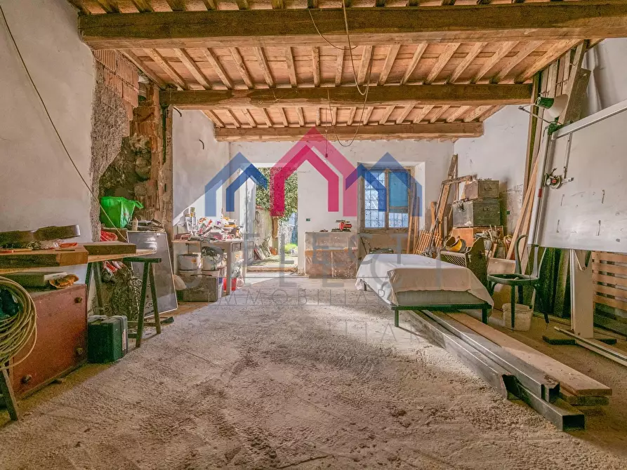 Immagine 23 di Palazzo in vendita  a Borgo A Mozzano