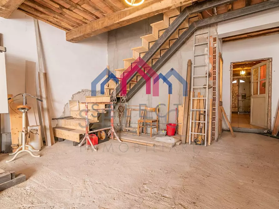 Immagine 21 di Palazzo in vendita  a Borgo A Mozzano