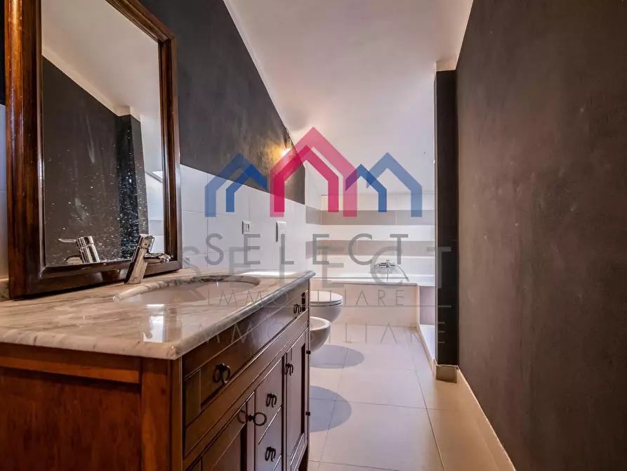 Immagine 53 di Palazzo in vendita  a Borgo A Mozzano