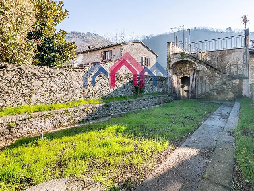 Immagine 7 di Palazzo in vendita  a Borgo A Mozzano