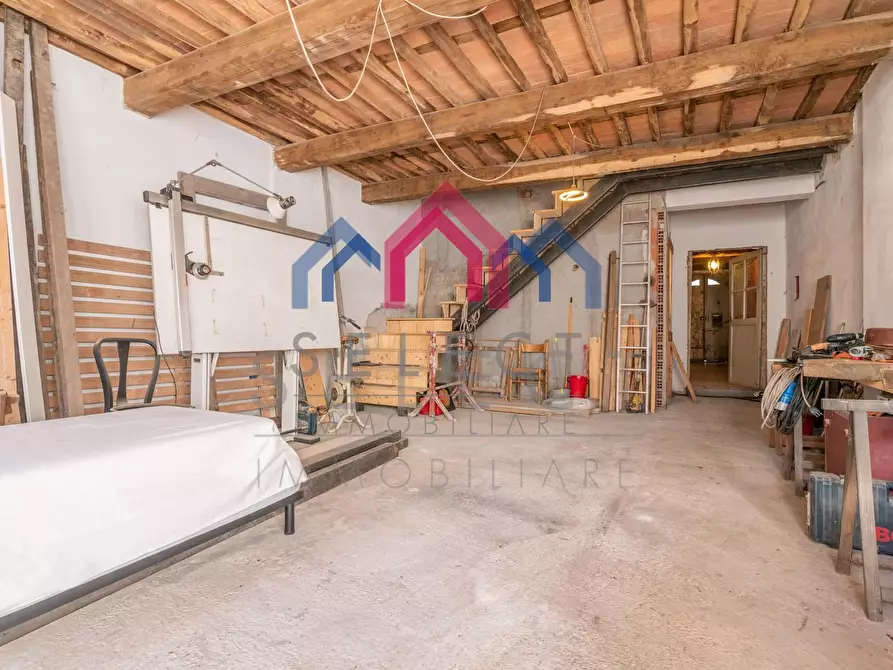 Immagine 20 di Palazzo in vendita  a Borgo A Mozzano