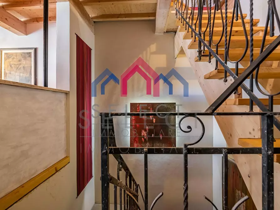 Immagine 39 di Palazzo in vendita  a Borgo A Mozzano