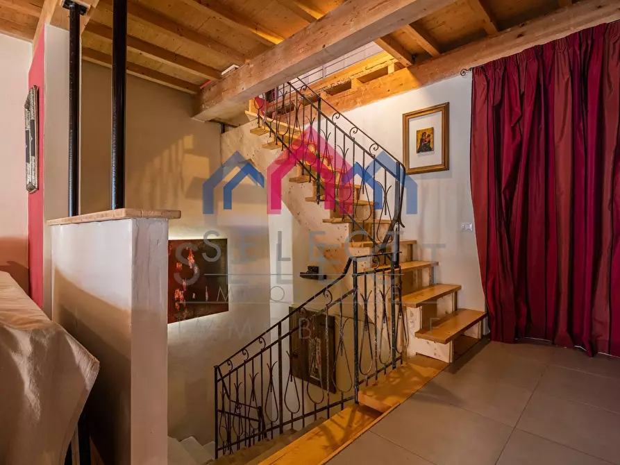 Immagine 38 di Palazzo in vendita  a Borgo A Mozzano