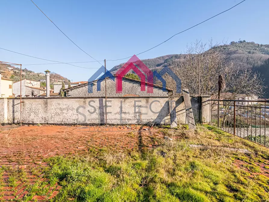 Immagine 12 di Palazzo in vendita  a Borgo A Mozzano