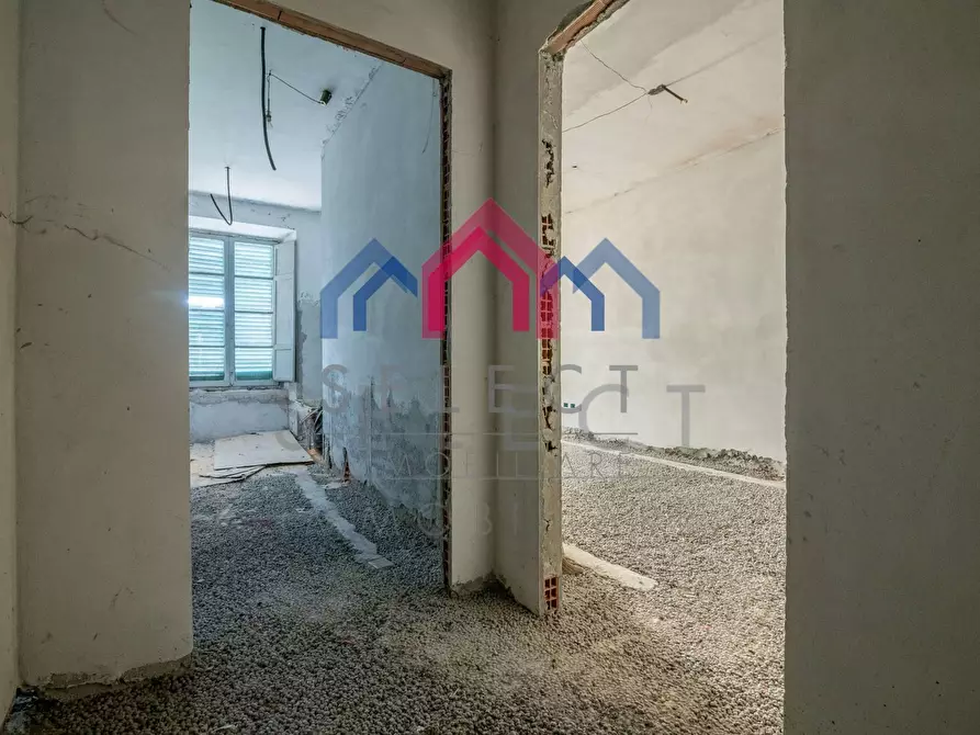 Immagine 25 di Palazzo in vendita  a Borgo A Mozzano