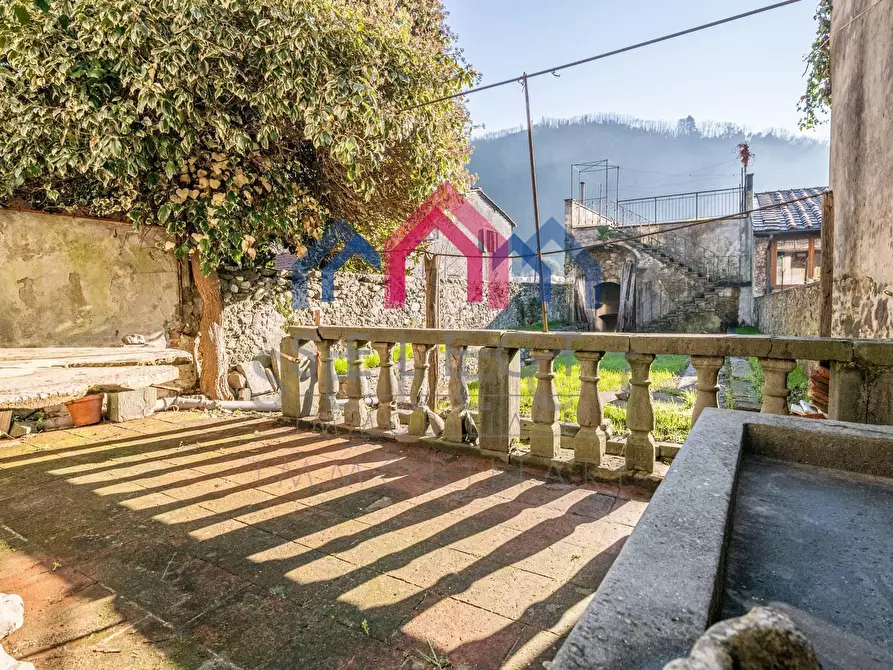 Immagine 9 di Palazzo in vendita  a Borgo A Mozzano