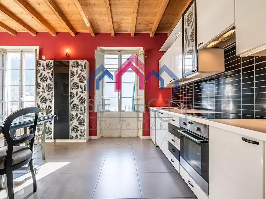 Immagine 32 di Palazzo in vendita  a Borgo A Mozzano