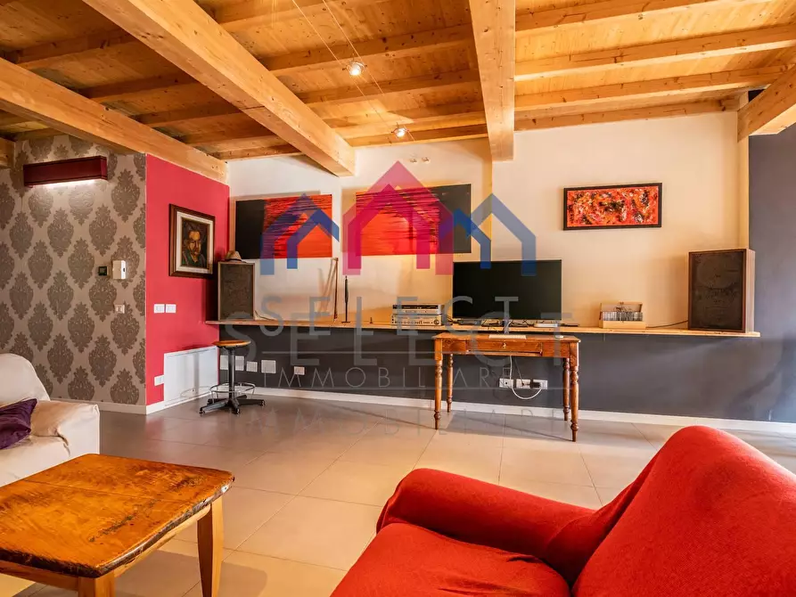 Immagine 36 di Palazzo in vendita  a Borgo A Mozzano