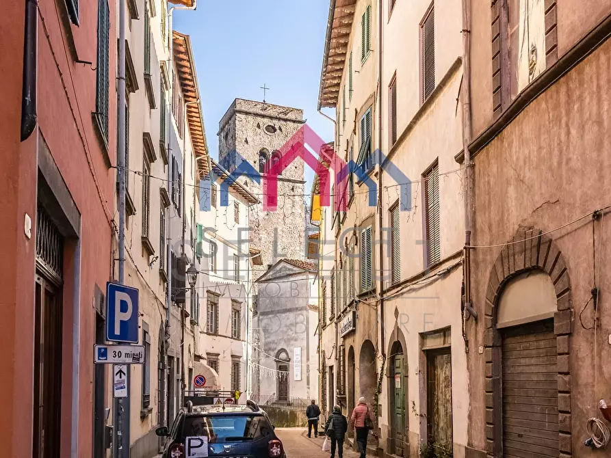 Immagine 58 di Palazzo in vendita  a Borgo A Mozzano