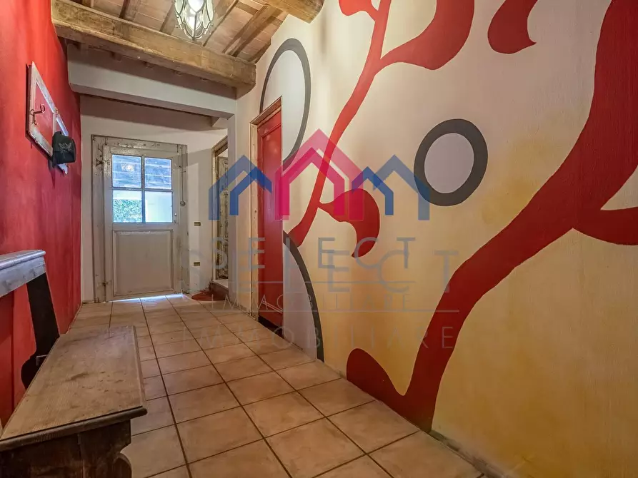 Immagine 24 di Palazzo in vendita  a Borgo A Mozzano