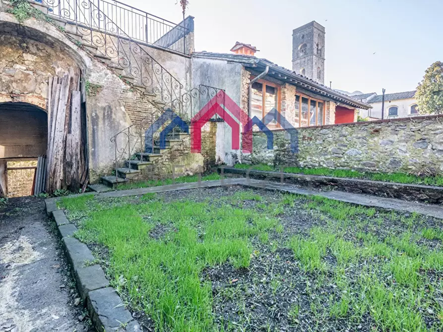 Immagine 5 di Palazzo in vendita  a Borgo A Mozzano