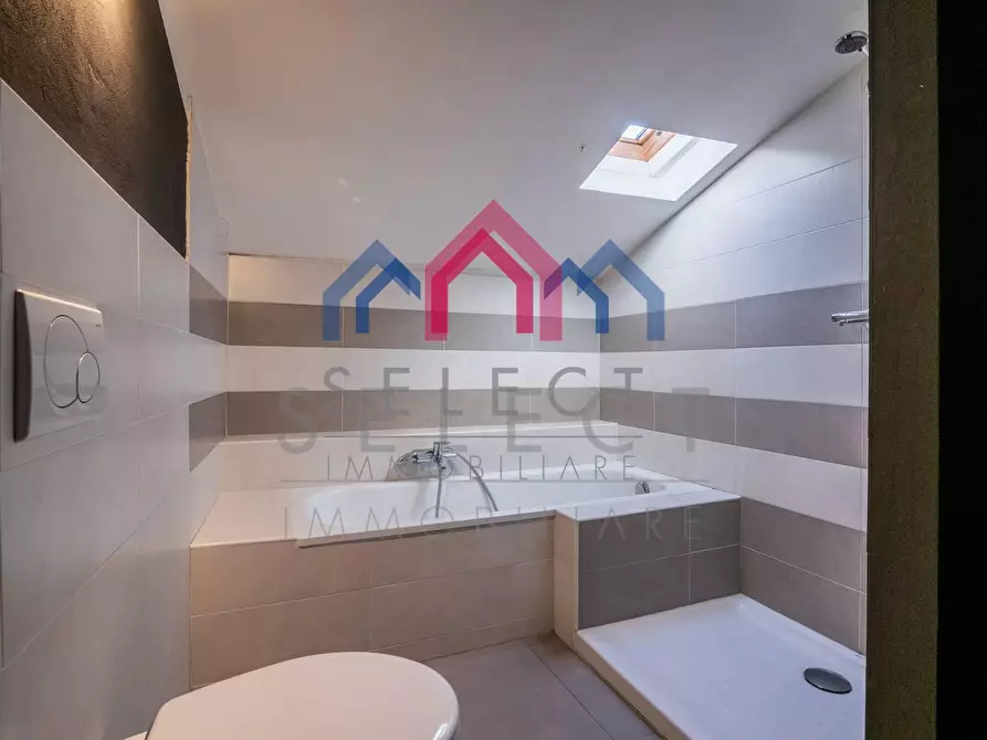 Immagine 54 di Palazzo in vendita  a Borgo A Mozzano