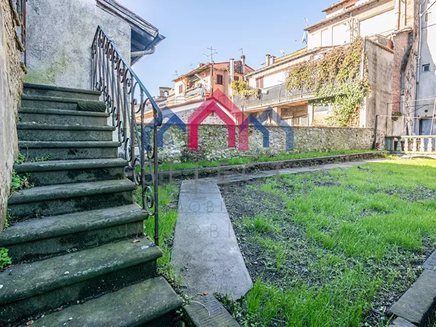 Immagine 4 di Palazzo in vendita  a Borgo A Mozzano