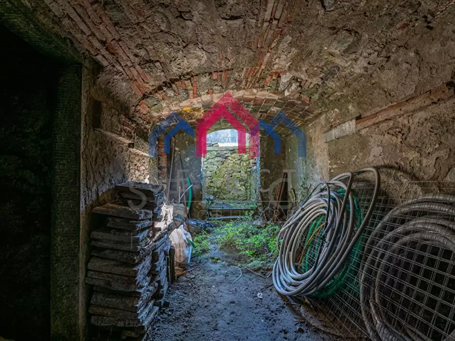 Immagine 16 di Palazzo in vendita  a Borgo A Mozzano