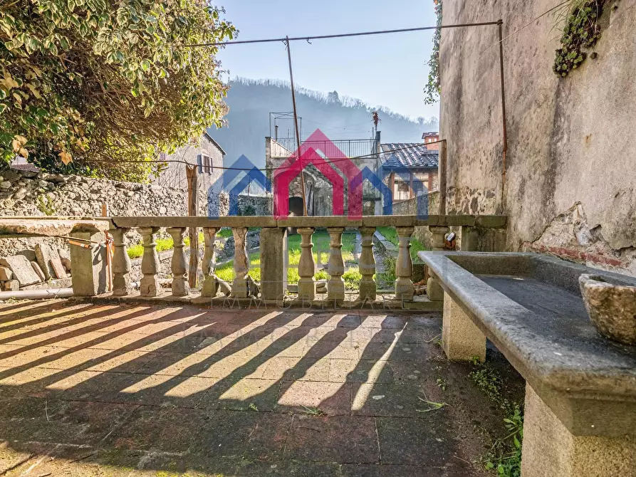 Immagine 8 di Palazzo in vendita  a Borgo A Mozzano