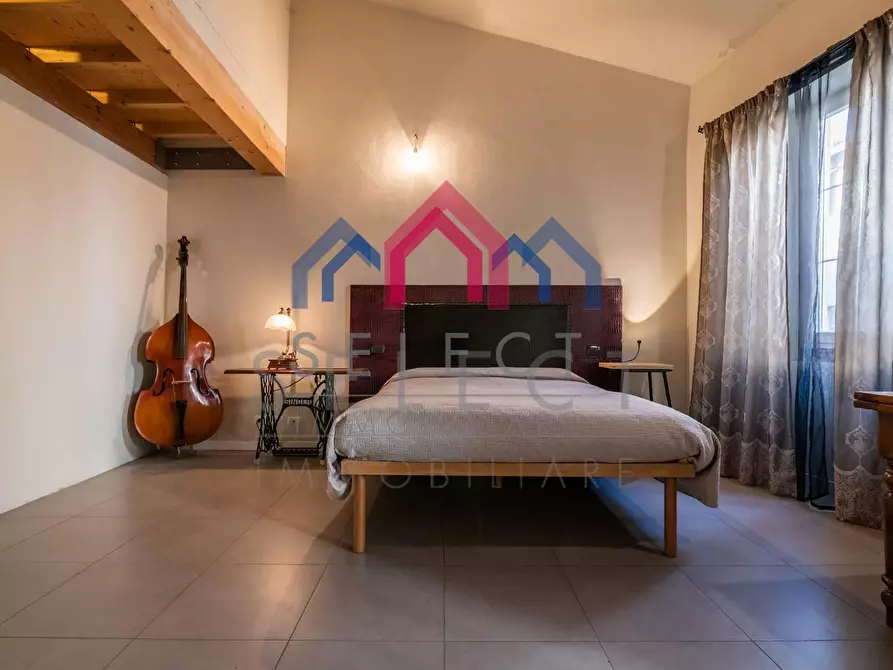 Immagine 40 di Palazzo in vendita  a Borgo A Mozzano