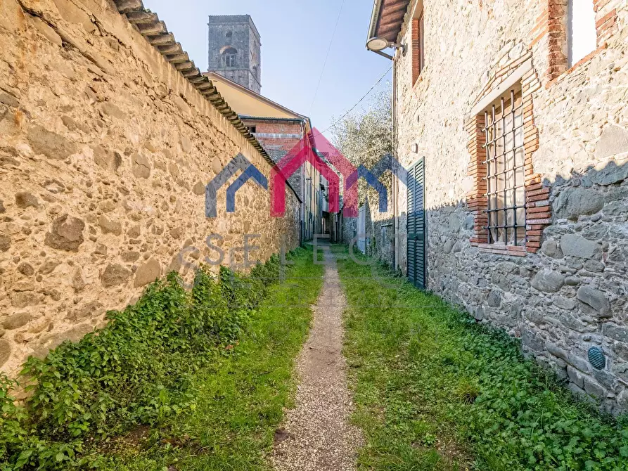 Immagine 19 di Palazzo in vendita  a Borgo A Mozzano