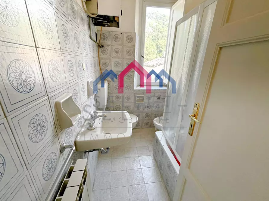 Immagine 10 di Appartamento in vendita  a Bagni Di Lucca