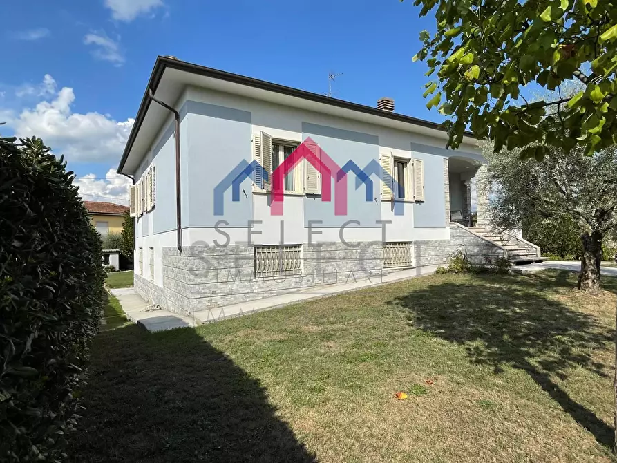 Immagine 50 di Villa in vendita  a Lucca