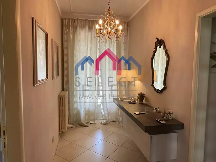 Immagine 3 di Villa in vendita  a Lucca