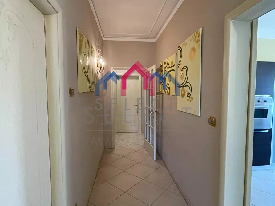 Immagine 19 di Villa in vendita  a Lucca