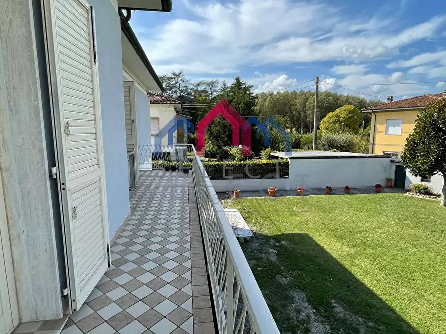 Immagine 10 di Villa in vendita  a Lucca