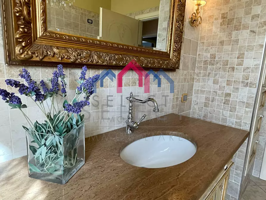 Immagine 28 di Villa in vendita  a Lucca