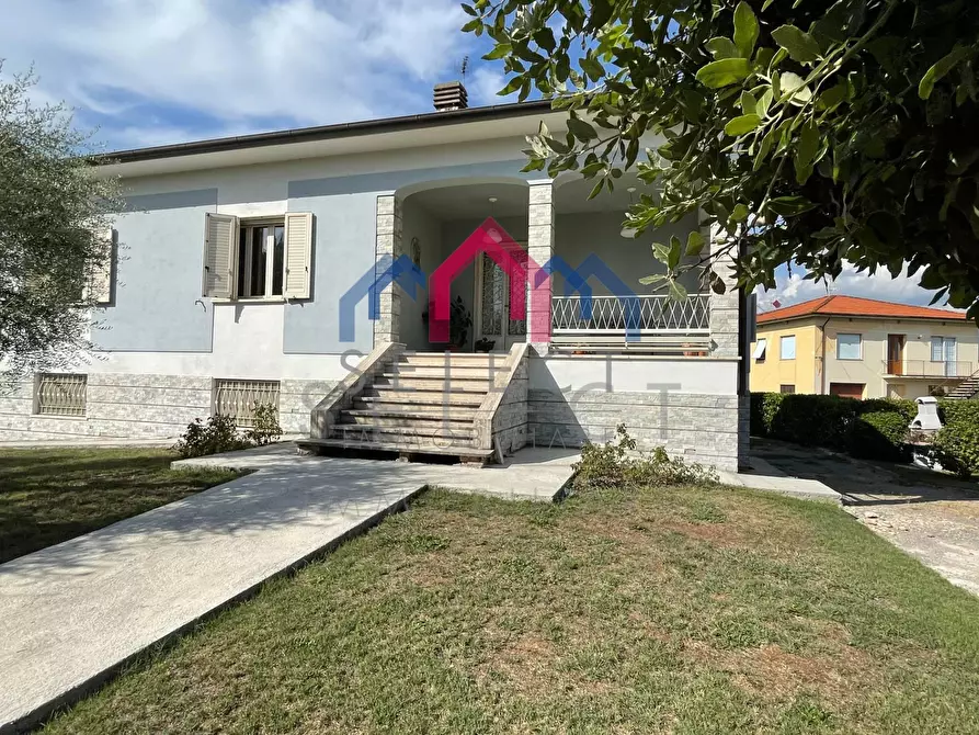 Immagine 52 di Villa in vendita  a Lucca