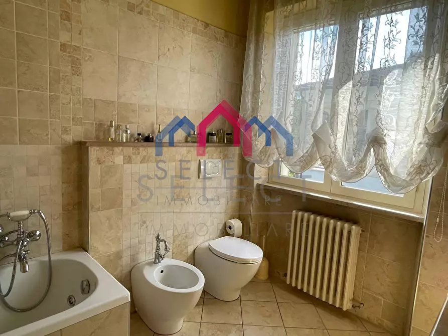 Immagine 30 di Villa in vendita  a Lucca