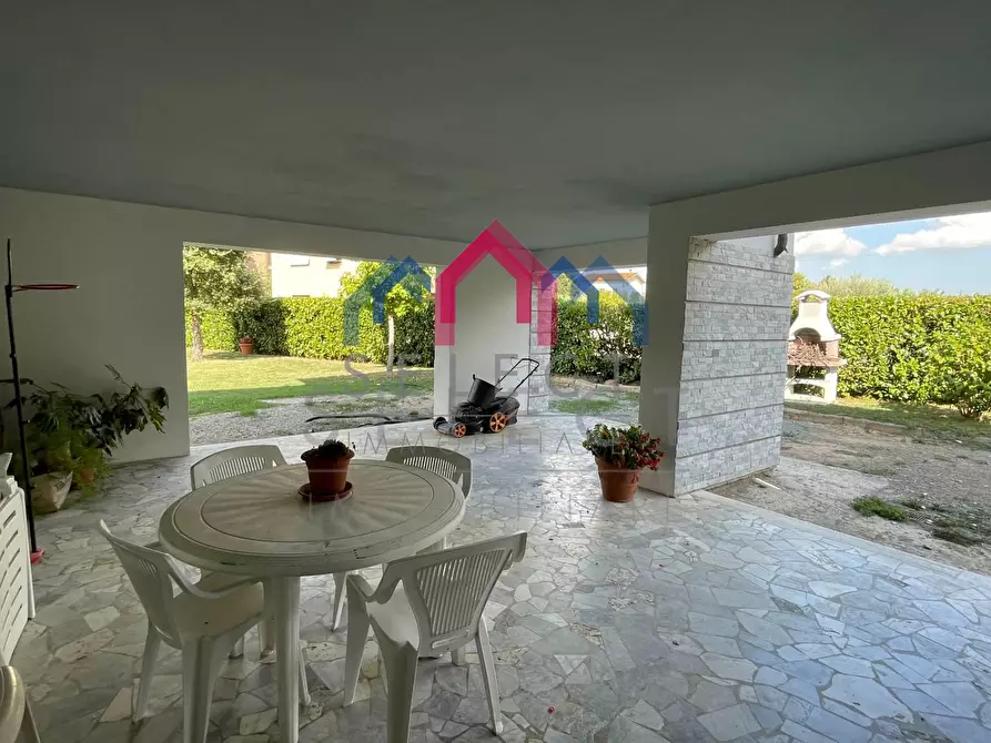 Immagine 37 di Villa in vendita  a Lucca