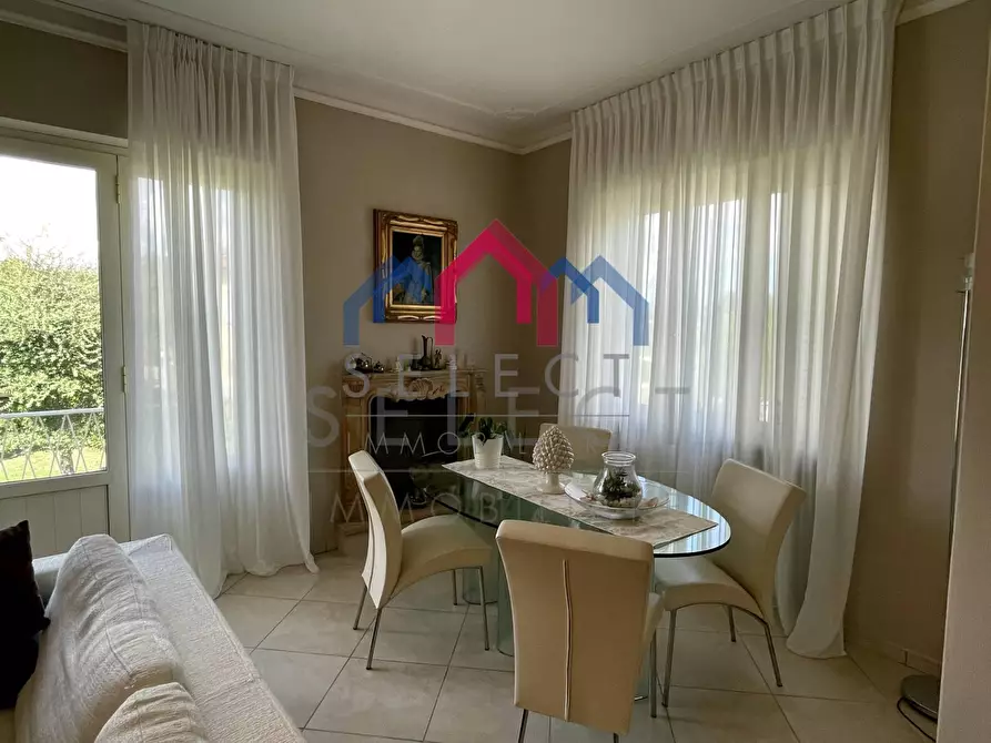 Immagine 8 di Villa in vendita  a Lucca