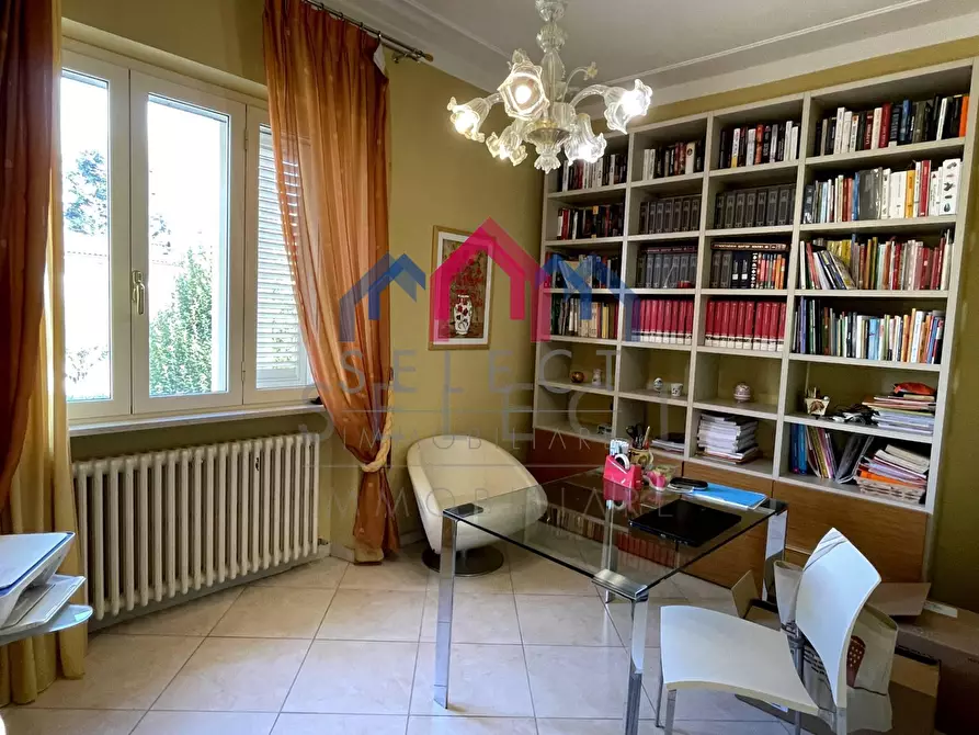 Immagine 4 di Villa in vendita  a Lucca