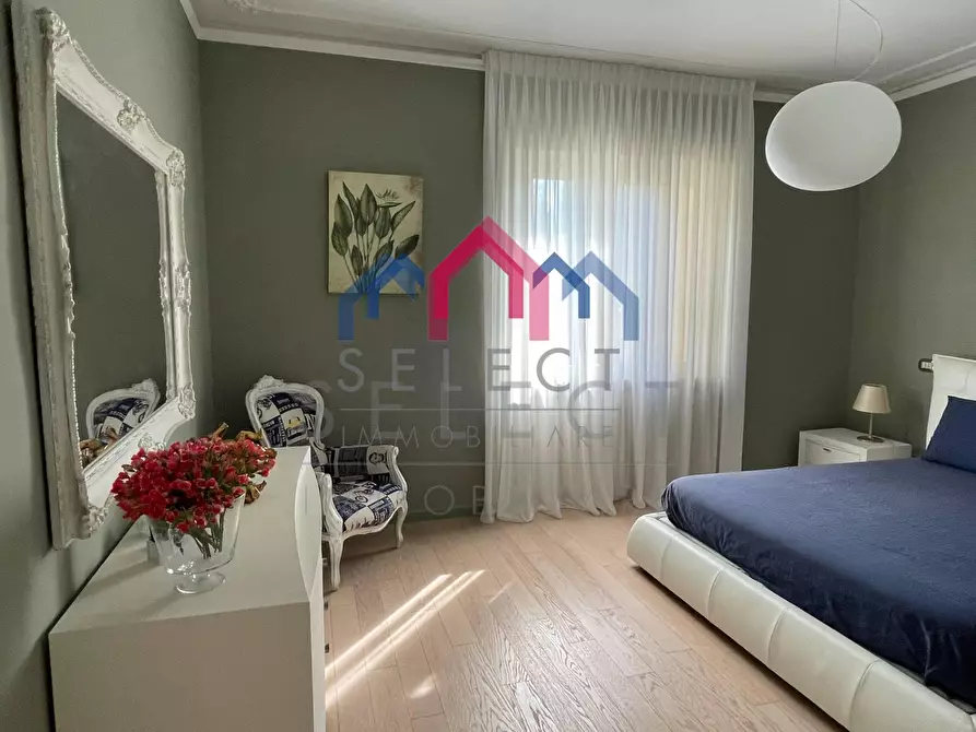 Immagine 24 di Villa in vendita  a Lucca