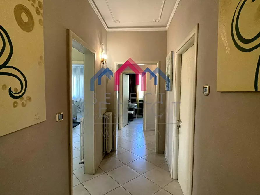 Immagine 18 di Villa in vendita  a Lucca