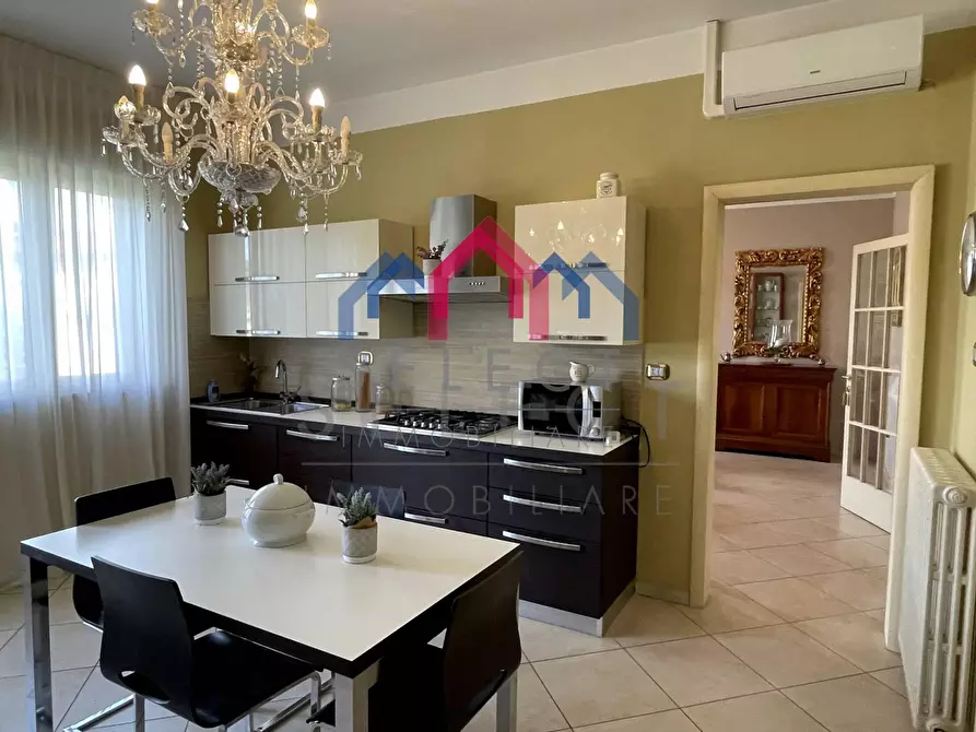 Immagine 16 di Villa in vendita  a Lucca