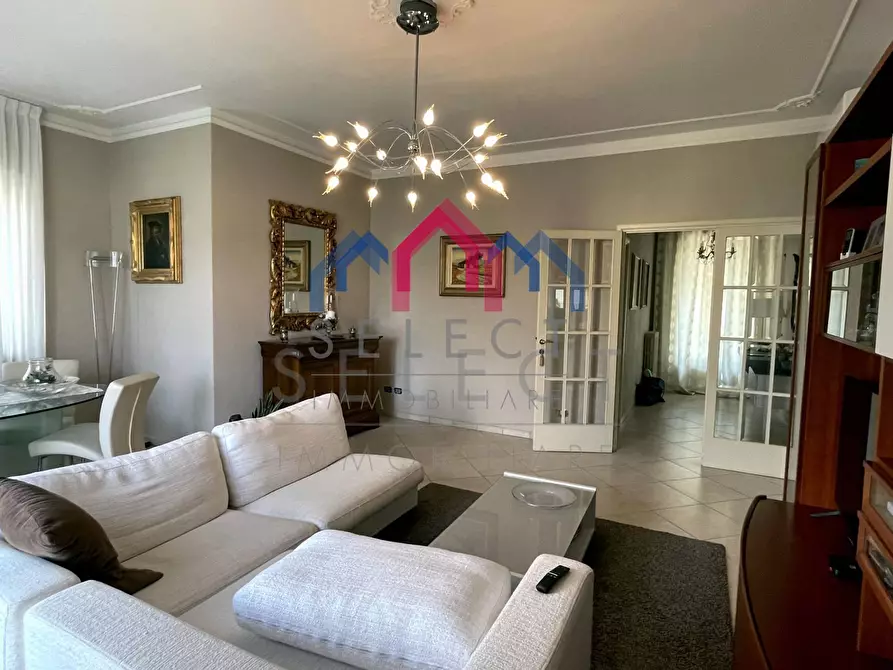 Immagine 7 di Villa in vendita  a Lucca
